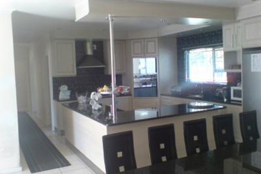 Kitchen area with granite plot